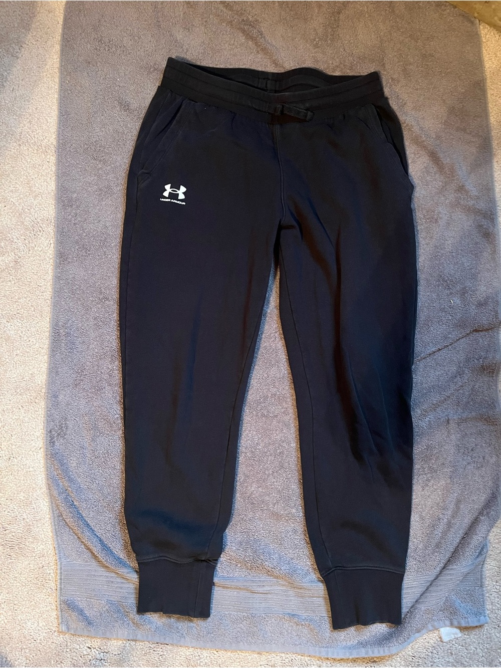 Under Armour womans Black Jogger Sweatpants size medium